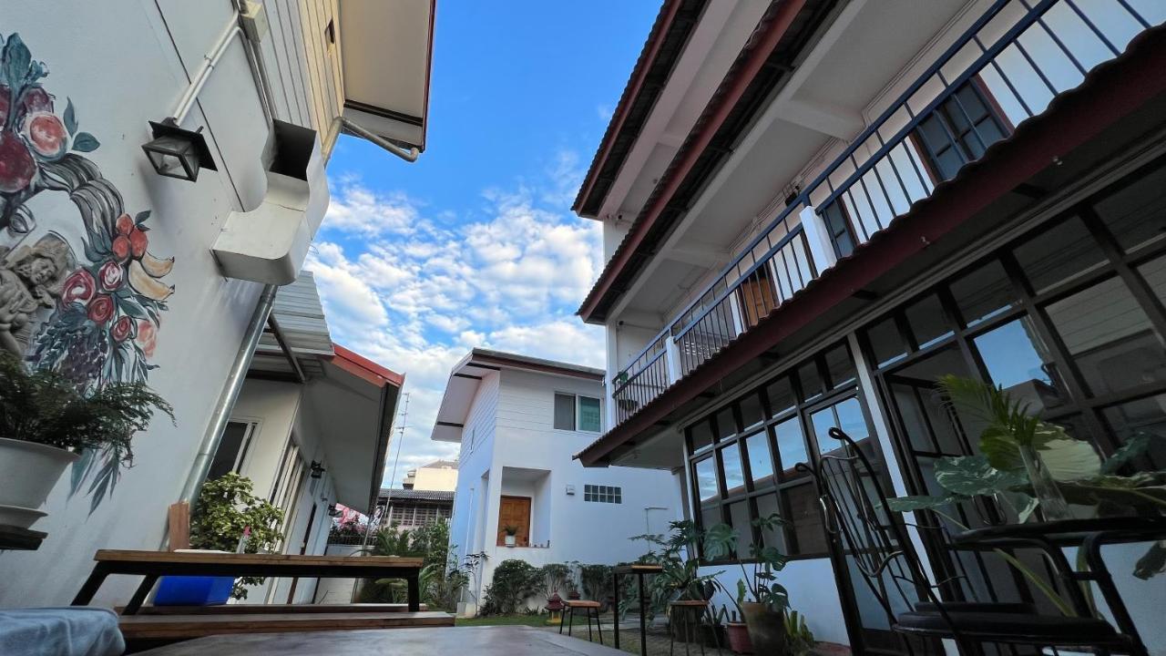 Chiang Mai Gate House Hotel Exterior photo