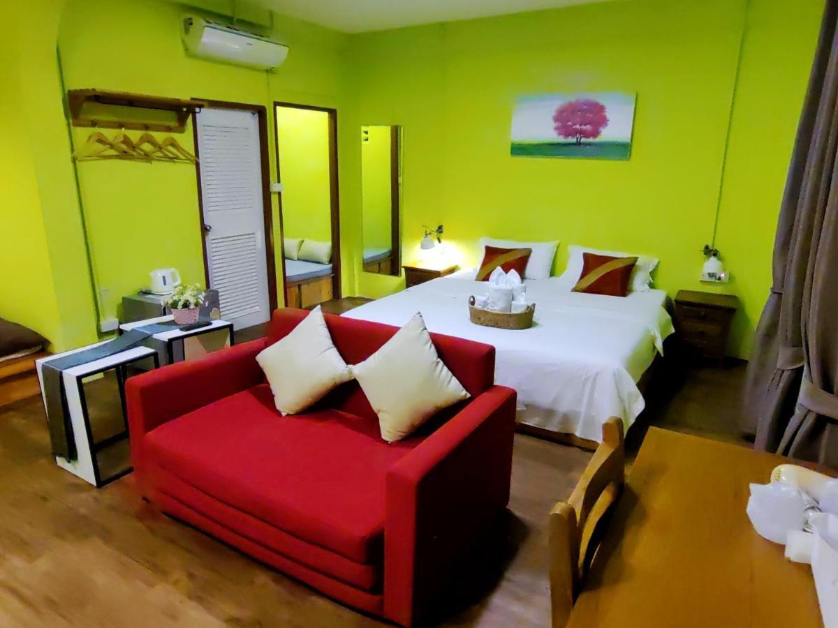 Chiang Mai Gate House Hotel Exterior photo