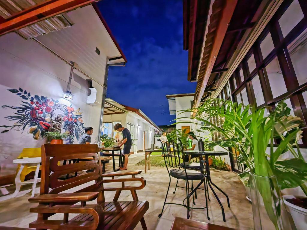 Chiang Mai Gate House Hotel Exterior photo